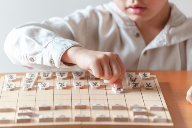 将棋をする子ども